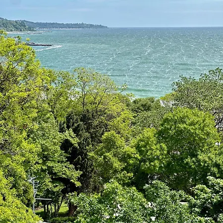 Glarus With Infinity Sea View Apartament