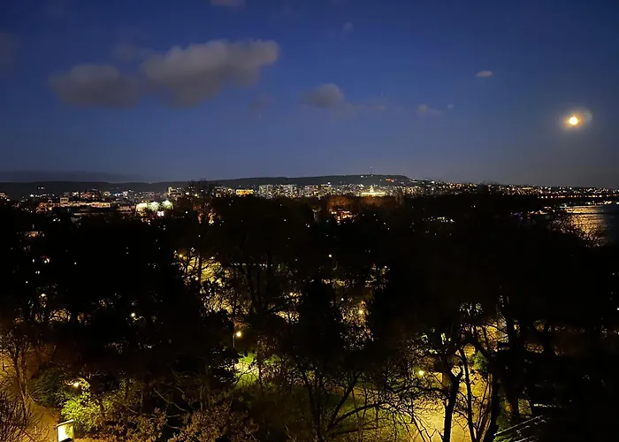 Glarus With Infinity Sea View Appartement Varna